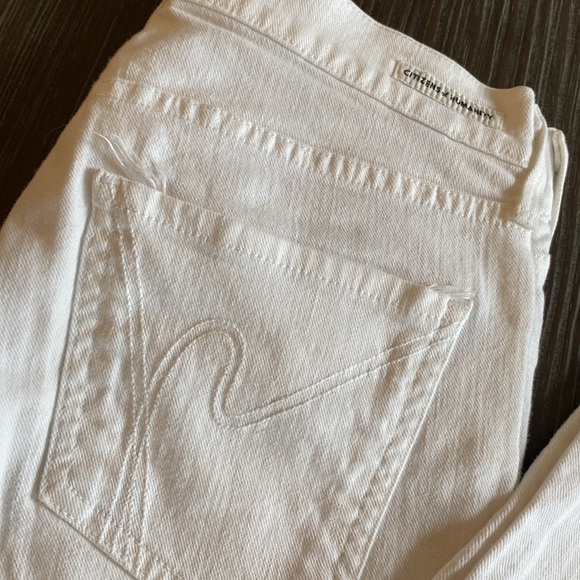 Citizens of Humanity ladies white denim in size 26.  Distressed with raw hemline - Picture 4 of 12